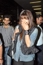 Priyanka Chopra snapped at the airport in Mumbai on 7th Oct 2012 (30336428).JPG